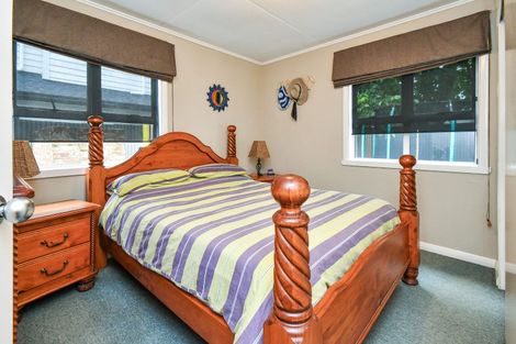 Photo of property in 8b Waimana Road, Conifer Grove, Takanini, 2112