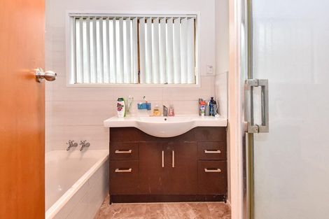 Photo of property in 4 Adel Place, Weymouth, Auckland, 2103