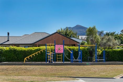 Photo of property in 27 Achilles Place, Wanaka, 9305