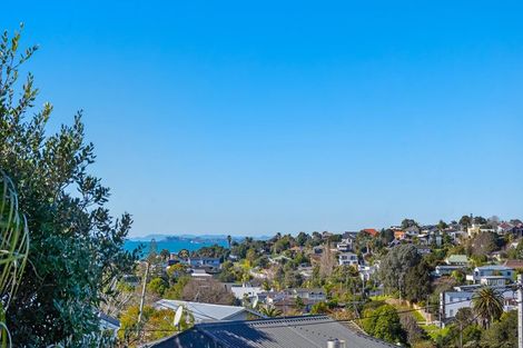 Photo of property in 2/31 Kiteroa Terrace, Rothesay Bay, Auckland, 0630