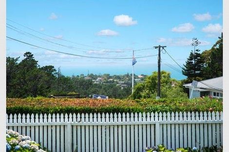 Photo of property in 296 East Coast Road, Forrest Hill, Auckland, 0620