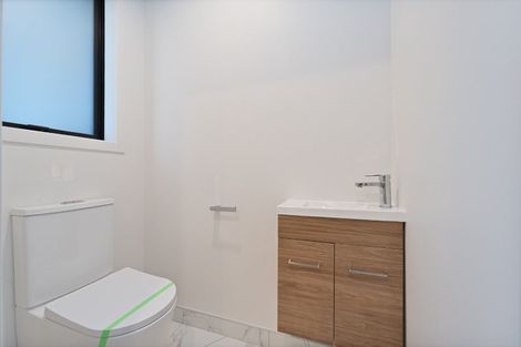 Photo of property in 27a Dawnhaven Drive, Te Atatu Peninsula, Auckland, 0610