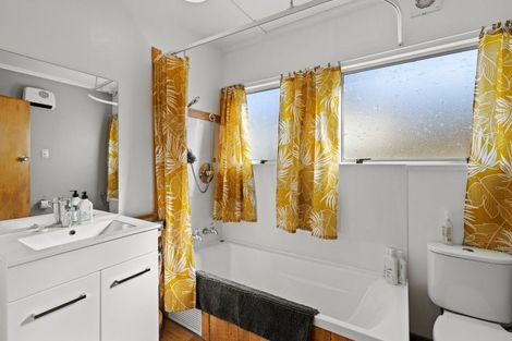 Photo of property in 5 Price Street, Westown, New Plymouth, 4310