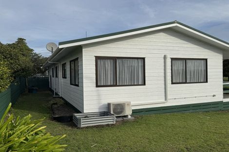 Photo of property in 1 Stella Drive, Clarks Beach, 2122