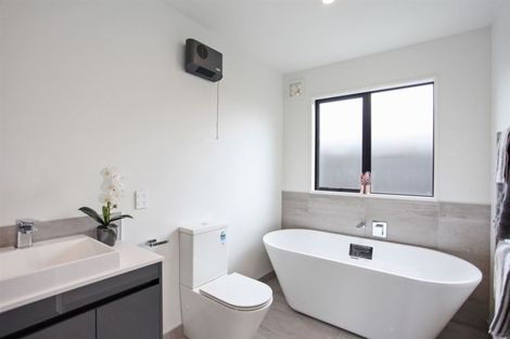 Photo of property in 94 Sarabande Avenue, Redwood, Christchurch, 8051