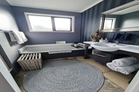 Photo of property in 2 Epping Place, Richmond Heights, Taupo, 3330