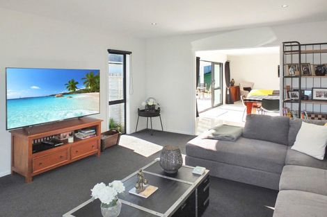 Photo of property in 17 Oxnam Place, Foxton Beach, Foxton, 4815