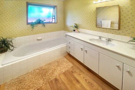 Photo of property in 7 Cricklewood Place, Avonhead, Christchurch, 8042