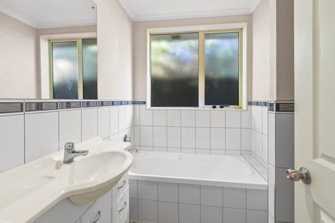 Photo of property in 6 Richard Halse Drive, Manurewa, Auckland, 2105