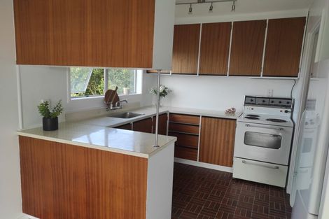 Photo of property in 2/6 Benygloe Place, Highland Park, Auckland, 2010