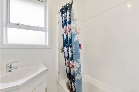 Photo of property in 42 Arimu Road, Papakura, 2110