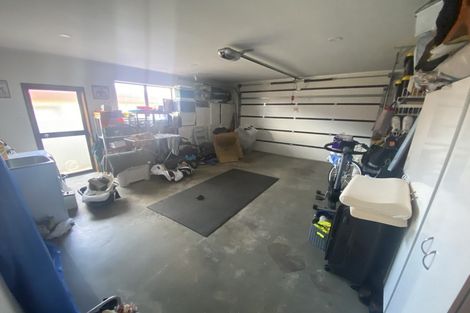 Photo of property in 7 Mark Edward Drive, Half Moon Bay, Auckland, 2012