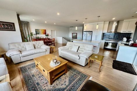 Photo of property in 16 San Casello Rise, Henderson, Auckland, 0612