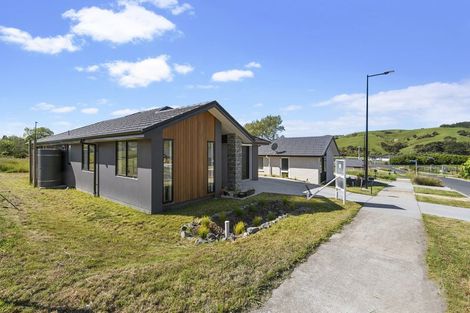 Photo of property in 10 Mahi Road, Helensville, 0800