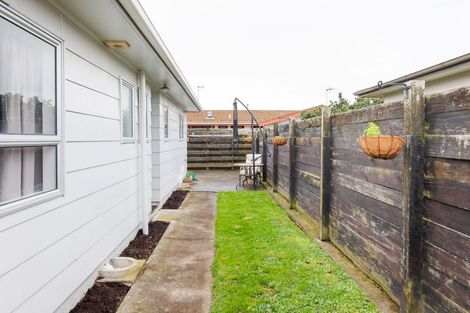 Photo of property in 8 Suzanne Grove, Kelvin Grove, Palmerston North, 4414