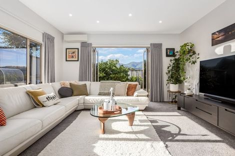 Photo of property in 61 Quadrant Heights, Paraparaumu, 5032