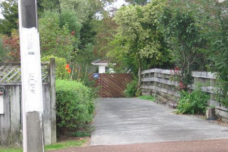 Photo of property in 2/4 West Lynn Road, Titirangi, Auckland, 0604