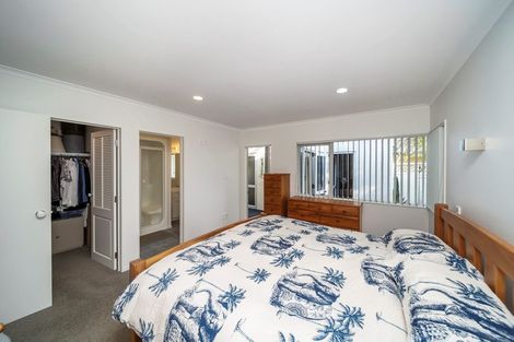 Photo of property in 12 Shelter Grove, Frankleigh Park, New Plymouth, 4310