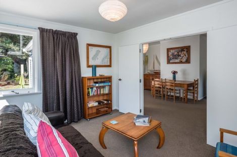 Photo of property in 24 Queens Road, Waikanae Beach, Waikanae, 5036