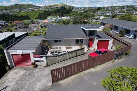 Photo of property in 5 Hillview Crescent, Paparangi, Wellington, 6037