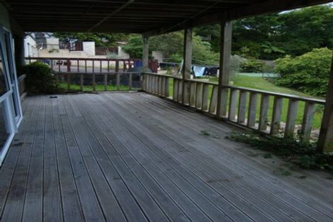 Photo of property in 635 Glenfield Road, Totara Vale, Auckland, 0629