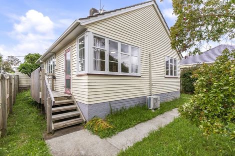 Photo of property in 1/15 Otakau Road, Milford, Auckland, 0620