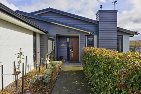 Photo of property in 2 Devon Lane, Carterton, 5713