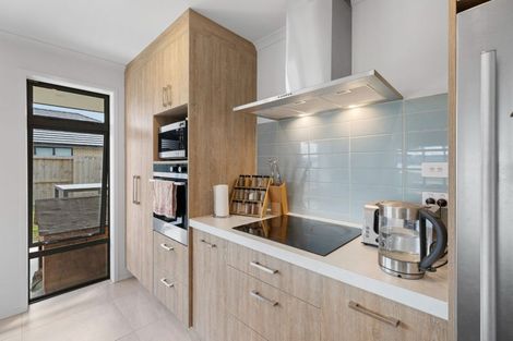 Photo of property in 9 Te Piriti Road, One Tree Point, 0118