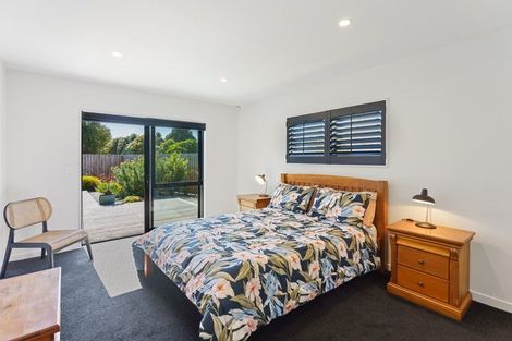 Photo of property in 17 Kaiwaru Place, Waikanae, 5036