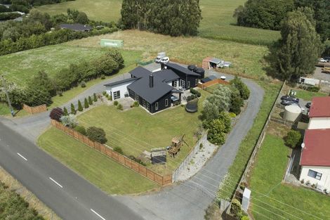 Photo of property in 51 Waikawa Beach Road, Manakau, Levin, 5573