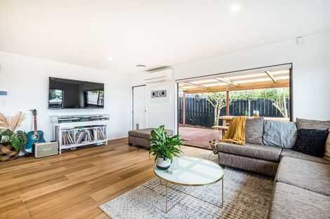 Photo of property in 1/41 Target Road, Totara Vale, Auckland, 0629