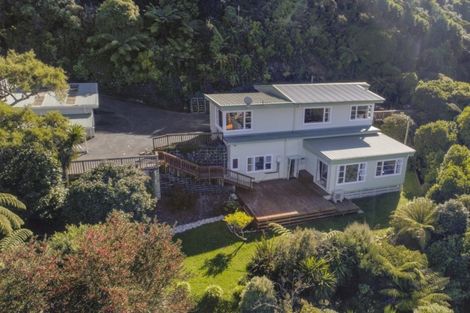 Photo of property in 31 Rakeiora Grove, Korokoro, Lower Hutt, 5012