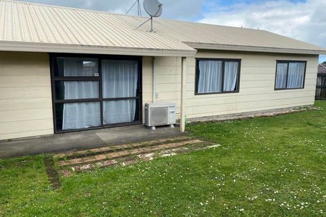 Photo of property in 399b Roscommon Road, Clendon Park, Auckland, 2103