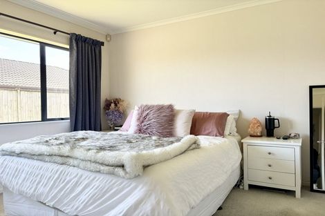 Photo of property in 6 Bellshill Close, Wattle Downs, Auckland, 2103