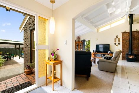 Photo of property in 2 Cezanne Place, New Lynn, Auckland, 0600