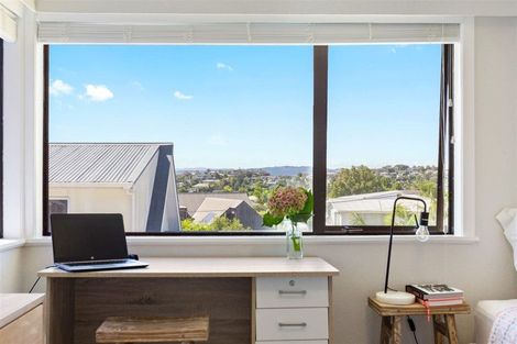 Photo of property in 21a Alexander Street, Cockle Bay, Auckland, 2014