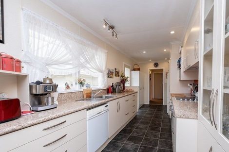 Photo of property in 16 Montjoy Street, Stratford, 4332