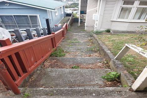 Photo of property in 64 Maupuia Road, Maupuia, Wellington, 6022