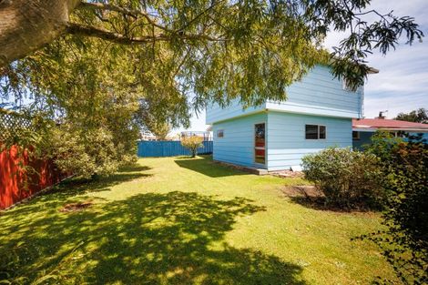 Photo of property in 17 Piper Place, Roslyn, Palmerston North, 4414
