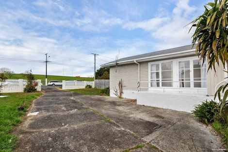 Photo of property in 36 Archibald Road, Kelston, Auckland, 0602