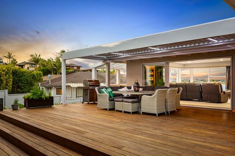 Photo of property in 22 Ballini Rise, West Harbour, Auckland, 0618