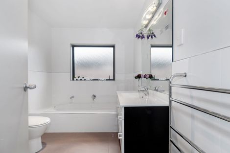 Photo of property in 92 Waterside Drive, Pyes Pa, Tauranga, 3112