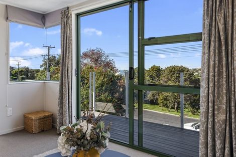 Photo of property in 1/5 Masterton Road, Rothesay Bay, Auckland, 0630