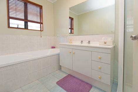 Photo of property in 32 Red Hibiscus Road, Stanmore Bay, Whangaparaoa, 0932