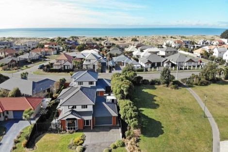 Photo of property in 8 Evenwood Place, Waimairi Beach, Christchurch, 8083