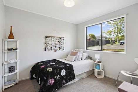 Photo of property in 15 Panzic Place, Glen Eden, Auckland, 0602