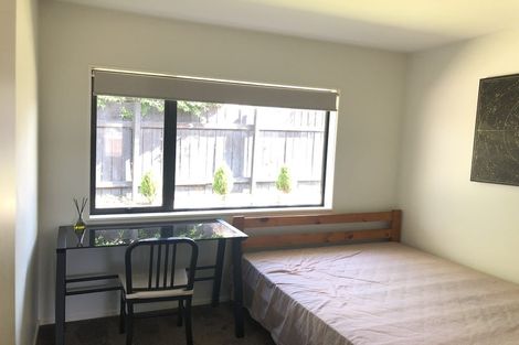 Photo of property in 8a Blythe Place, Glendene, Auckland, 0602