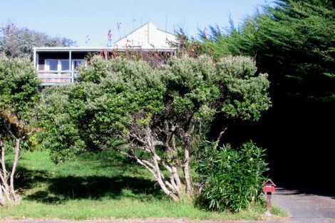 Photo of property in 16 Kaitawa Street, Waikanae Beach, Waikanae, 5036