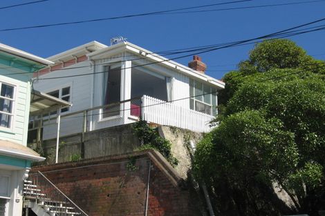 Photo of property in 11 Maarama Crescent, Aro Valley, Wellington, 6021