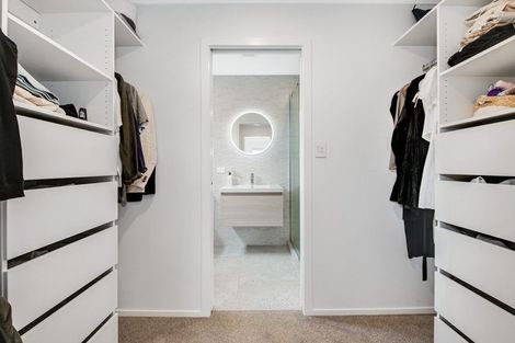 Photo of property in 10 Pohutukawa Avenue, Red Beach, 0932